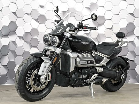 2021 Triumph Rocket 3, чёрный, 1699000 рублей, вид 2
