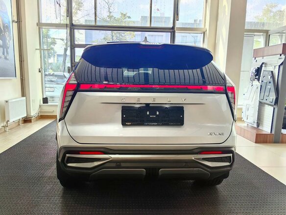 2026 Geely Atlas II, серебристый - вид 3