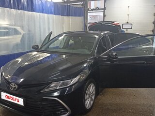 2021 Toyota Camry VIII (XV70) Рестайлинг, чёрный, 2200000 рублей, вид 2