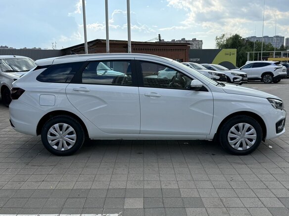 2026 Lada (ВАЗ) Vesta SW I Рестайлинг (NG), белый, 1815000 рублей - вид 3
