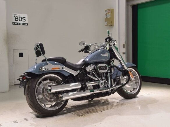 2024 Harley-Davidson Fat Boy, серый, 1810000 рублей - вид 4