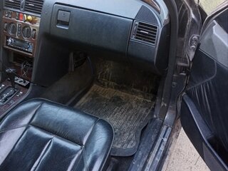 1995 Mercedes-Benz C-Класс 200 I (W202), чёрный, 160000 рублей, вид 5