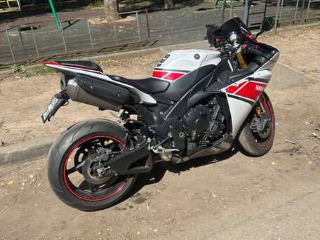 2012 Yamaha YZF-R1, красный, 1000000 рублей, вид 1