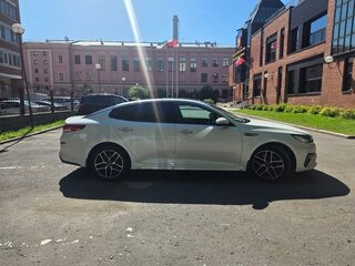 2019 Kia Optima IV Рестайлинг, белый, 1999999 рублей, вид 4