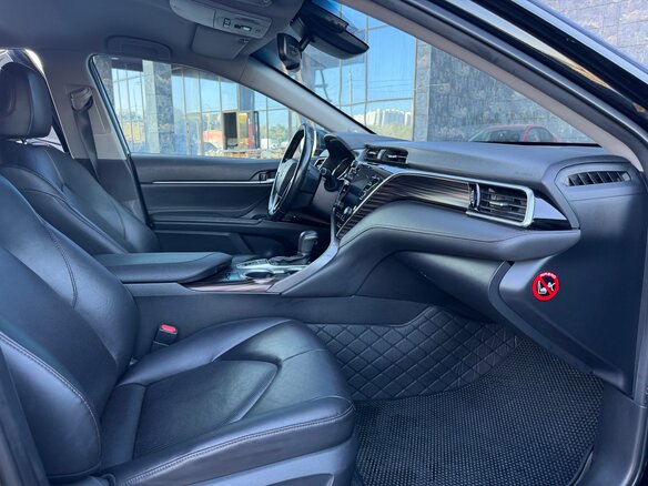 2018 Toyota Camry VIII (XV70), чёрный, 2700000 рублей - вид 20