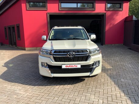 2021 Toyota Land Cruiser 200 Series Рестайлинг 2, белый, 9990000 рублей, вид 1