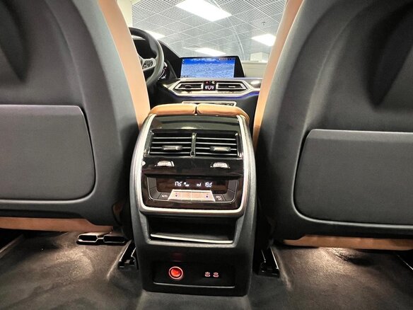 2021 BMW X7 30d I (G07), чёрный, 7200000 рублей - вид 27
