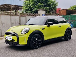 2023 Mini Hatch Cooper III (F55/F56) Рестайлинг 2, жёлтый, 2396055 рублей, вид 1