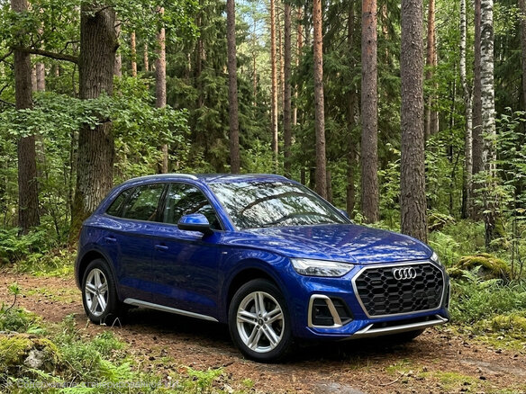 2021 Audi Q5 45 TFSI II (FY) Рестайлинг, синий, 5030000 рублей - вид 2