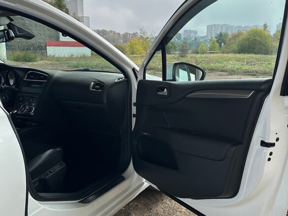 2012 Citroen C4 II, белый, 700000 рублей - вид 25