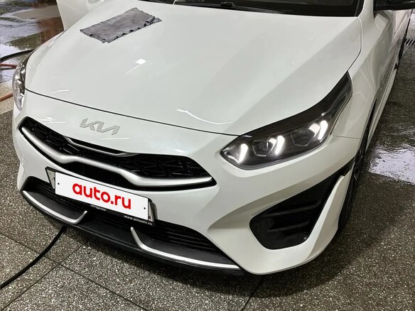 2021 Kia Ceed III Рестайлинг, белый, 2050000 рублей - вид 2