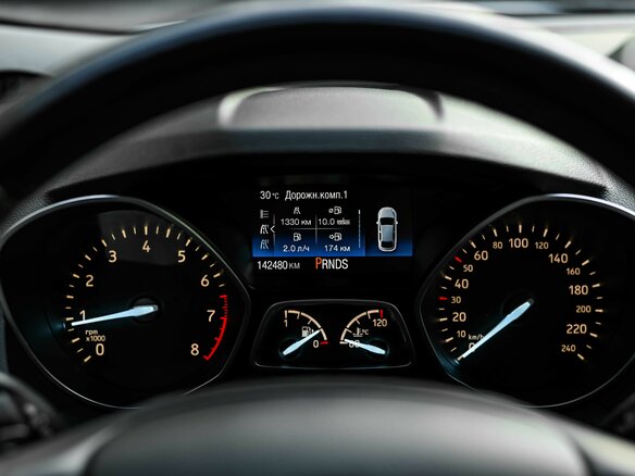 2018 Ford Kuga II Рестайлинг, белый - вид 4