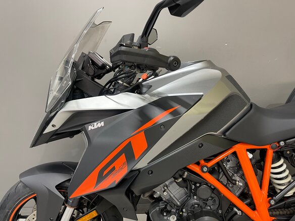 2017 KTM 1290 Super Duke GT, чёрный, 990000 рублей - вид 6