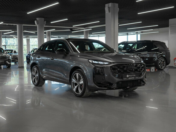2026 Audi Q3 Sportback TFSI III (FJ), серый, 6998000 рублей - вид 1