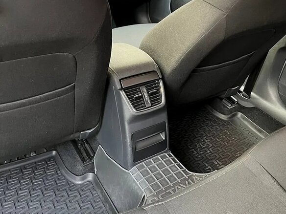 2018 Skoda Octavia III (A7) Рестайлинг, белый, 1450000 рублей - вид 15