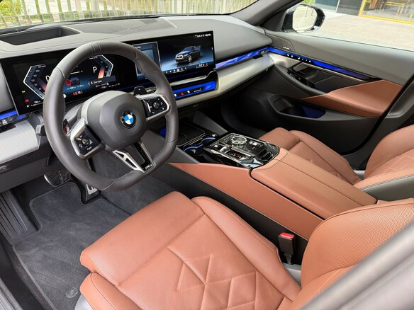 2025 BMW 5 серии 530i xDrive VIII (G60/G61/G68), чёрный, 8195000 рублей - вид 12