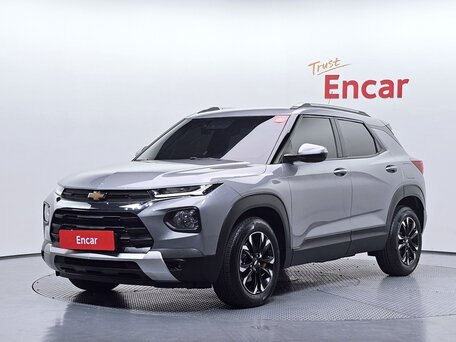 2023 Chevrolet TrailBlazer III, серебристый, 1850000 рублей, вид 1