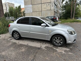 2011 Kia Rio II Рестайлинг, серебристый, 400000 рублей, вид 2