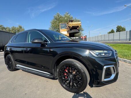 2021 Audi Q5 L 45 TFSI II (FY) Рестайлинг, чёрный, 4500000 рублей, вид 3