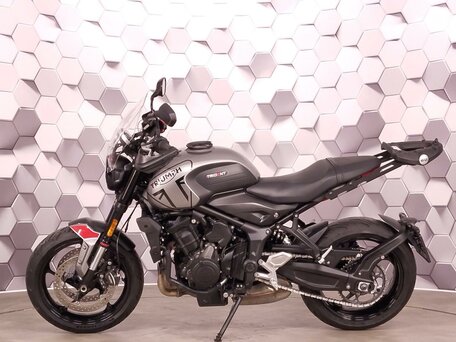2021 Triumph Trident 660, серый, 727000 рублей, вид 4