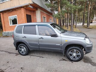 2012 Chevrolet Niva I Рестайлинг, серый, 600000 рублей, вид 3