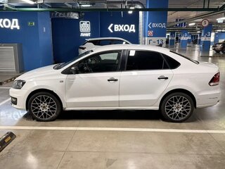 2017 Volkswagen Polo V Рестайлинг, белый, 550000 рублей, вид 4