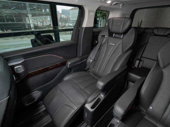 2025 Hongqi HQ9, чёрный - вид 10