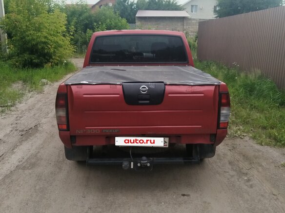 2009 Nissan NP300, красный, 1380000 рублей - вид 4