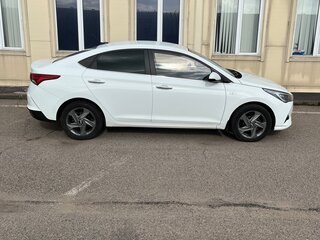 2021 Hyundai Solaris II Рестайлинг, белый, 1720000 рублей, вид 3