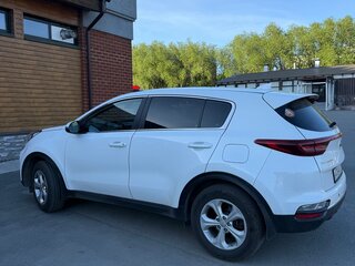2018 Kia Sportage IV Рестайлинг, белый, 1950000 рублей, вид 5