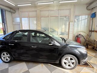 2010 Ford Focus II Рестайлинг, чёрный, 600000 рублей, вид 2