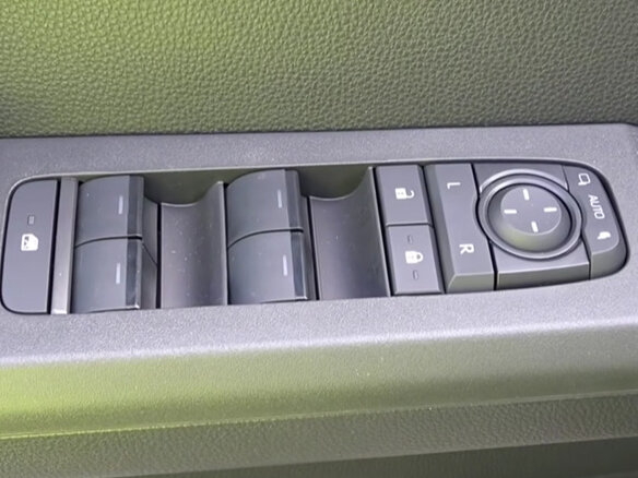 2026 Toyota Hilux IX, серебристый - вид 20