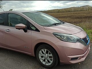 2016 Nissan Note e-Power II Рестайлинг, красный, 930000 рублей, вид 1