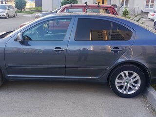 2012 Skoda Octavia II (A5) Рестайлинг, серый, 1250000 рублей, вид 3