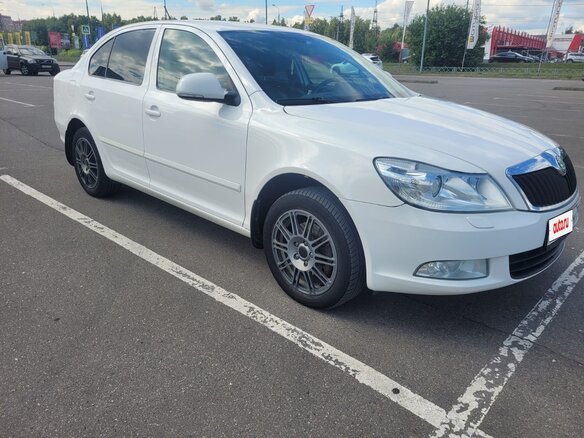 2012 Skoda Octavia II (A5) Рестайлинг, белый, 1050000 рублей