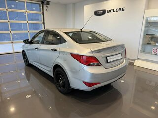 2014 Hyundai Solaris I Рестайлинг, серебристый, 629000 рублей, вид 2