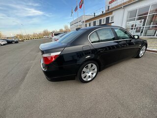 2004 BMW 5 серии 530i V (E60/E61), чёрный, 1550000 рублей, вид 3