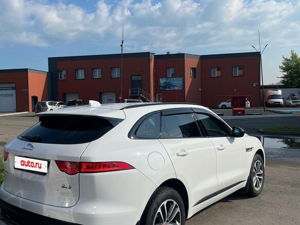 2017 Jaguar F-Pace I, белый, 2800000 рублей - вид 3