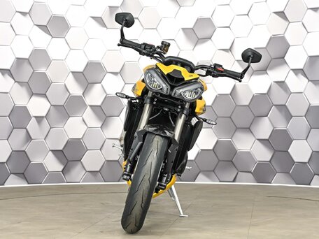 2025 Triumph Street Triple, жёлтый, 1289000 рублей, вид 5
