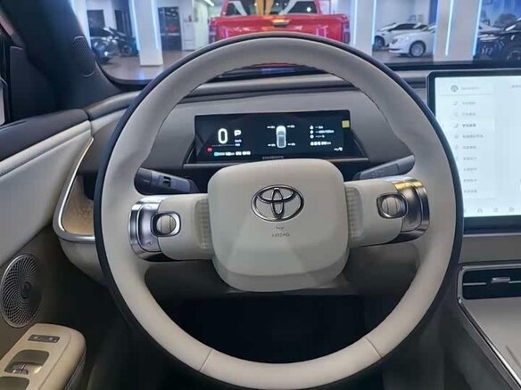2025 Toyota bZ3X 58.3 kWh, серебристый, 2140000 рублей - вид 9