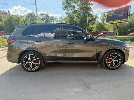 2023 BMW X5 Long 40Li IV (G05/G18) Рестайлинг, коричневый, 11500000 рублей, вид 4
