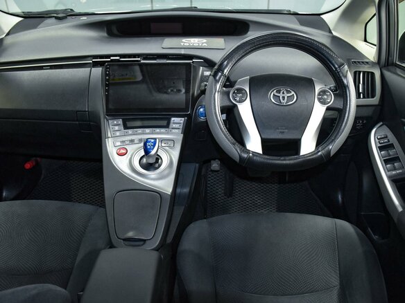 2015 Toyota Prius III Рестайлинг (XW30), белый, 1169000 рублей - вид 12