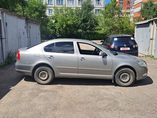2013 Skoda Octavia II (A5) Рестайлинг, серый, 900000 рублей, вид 2