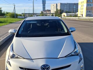 2018 Toyota Prius IV (XW50), белый, 2200000 рублей, вид 1