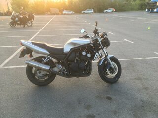 Yamaha FZR600