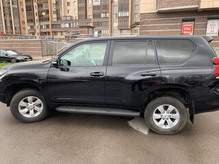 2018 Toyota Land Cruiser Prado 150 Series Рестайлинг 2, чёрный, 4700000 рублей, вид 4