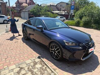 2017 Lexus IS 300h III Рестайлинг, синий, 3300000 рублей, вид 4