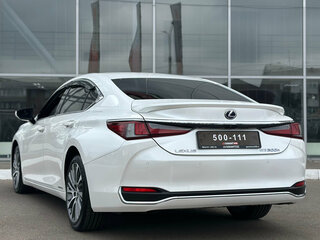 2018 Lexus ES 300h VII, белый, 3590000 рублей, вид 4