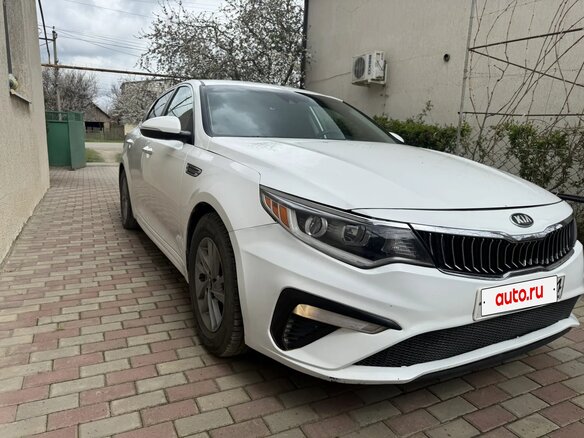 2019 Kia Optima IV Рестайлинг, белый, 2200000 рублей - вид 1