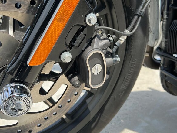 2015 Harley-Davidson Sportster 883, серебристый, 720000 рублей - вид 10